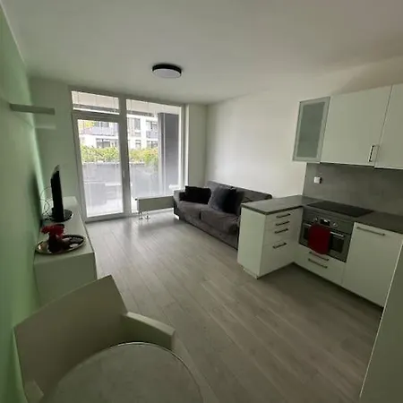 Ahoj Park, Terrace Studio, Private Parking Appartement